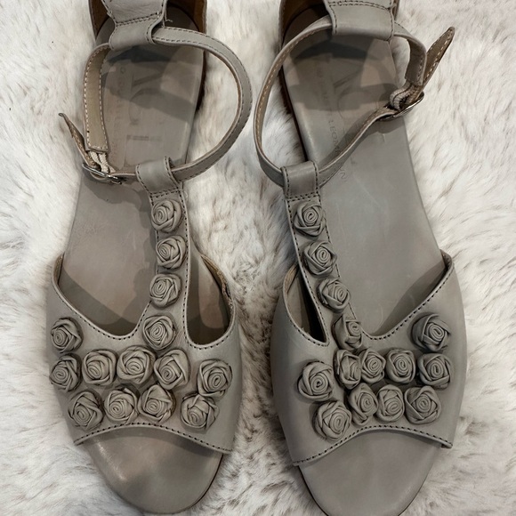 Attilio Giusti Leombruni Shoes - Attilio Giusti Leombruni Gray Floral Sandals